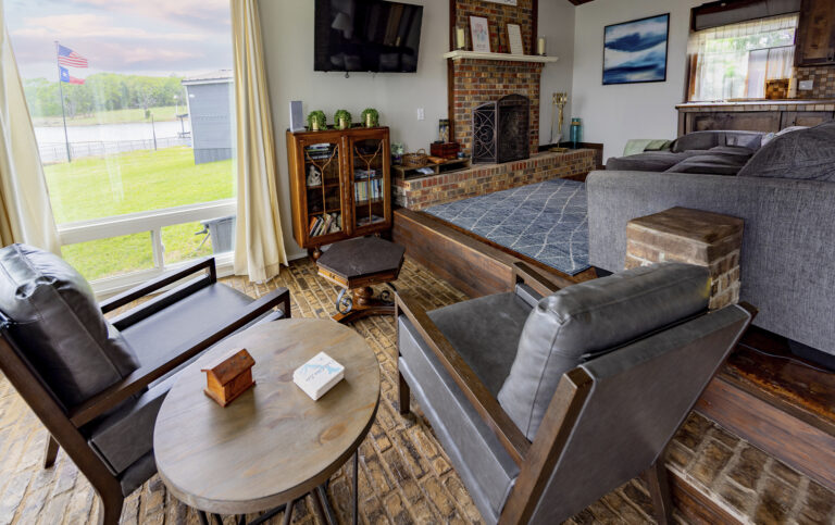 Dolly Lane sitting area - backview